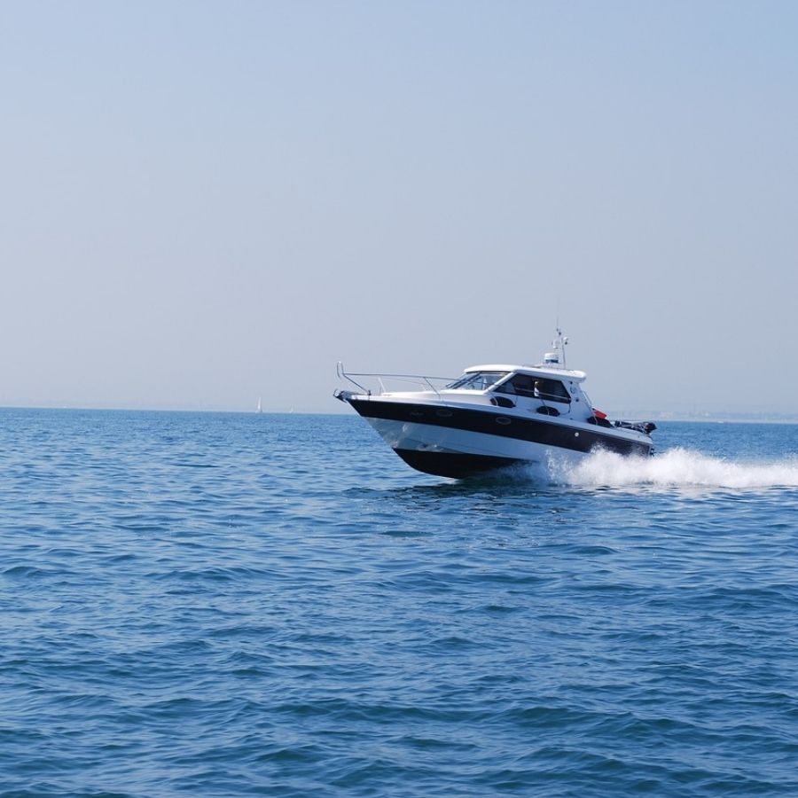 Międzynarodowy certyfikat kompetencji motorowodnych Inshore Power Yacht Skipper ISSA - morski przybrzeżny sternik motorowodny (lokalizacje: Chorwacja – Adriatyk, Grecja – M. Jońskie, Polska - M. Bałtyckie)